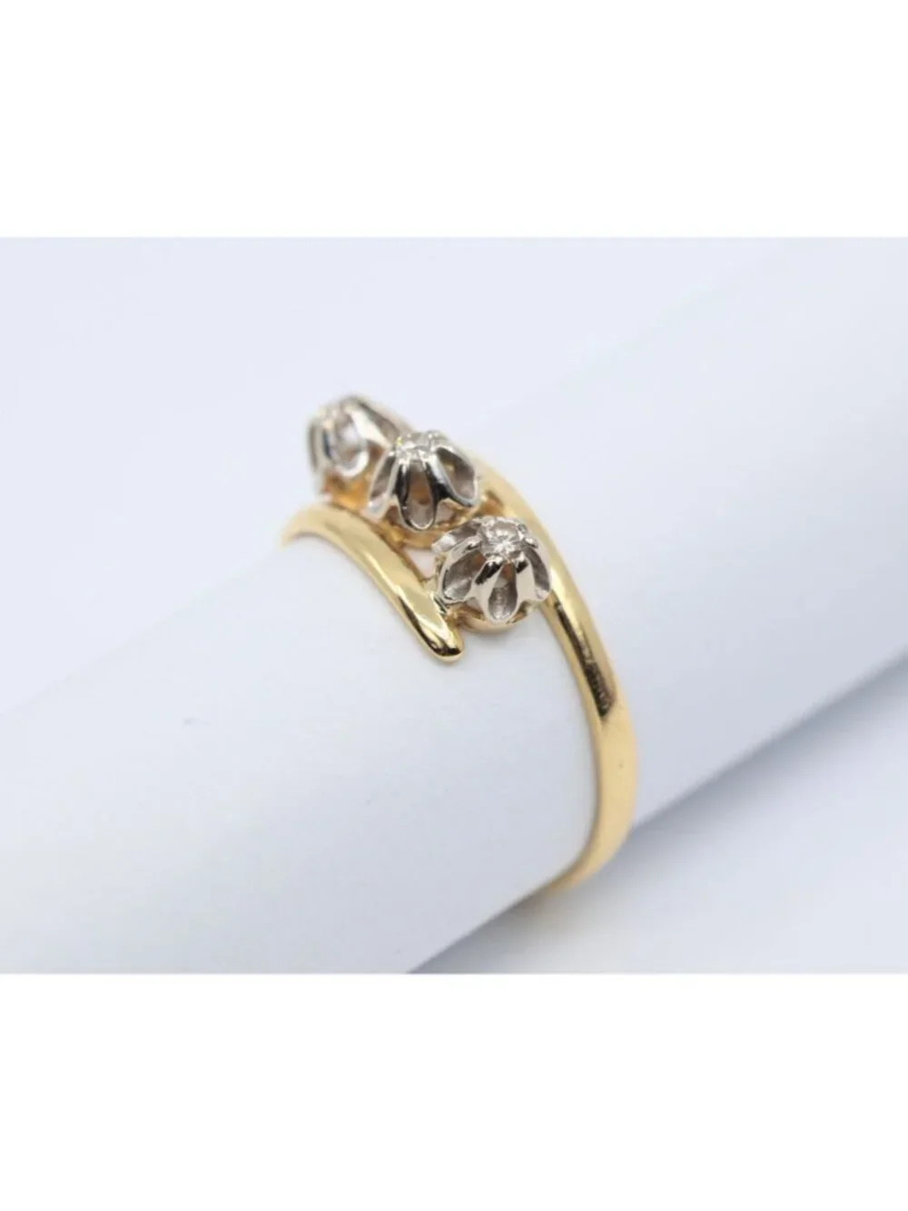 Unique 18K Two Tone Multi Color Gold Designer 3 Stone Diamond Ring - Size 7.50